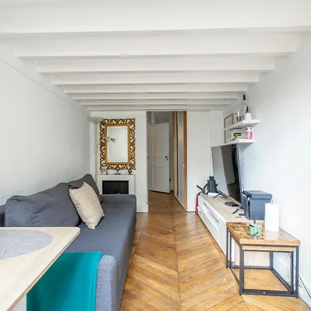 Superbe Louvre Apartman