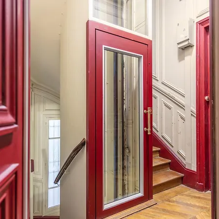 Superbe Louvre Apartman