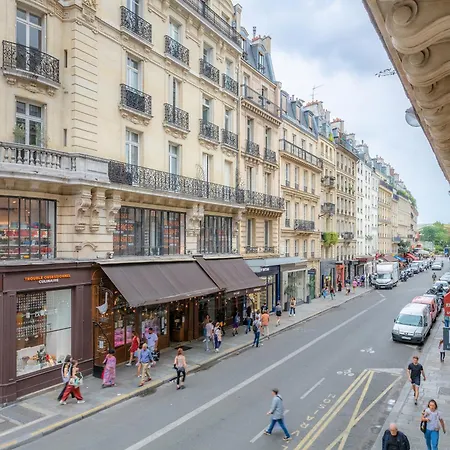 Superbe Louvre Apartman *