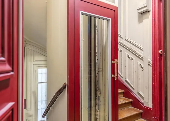 Superbe Louvre Apartment